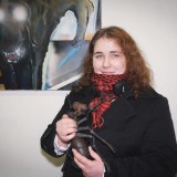 Jana Szkanderová se chystá maturovat stejně jako Matěj Damek. Její jméno a vidění světa nejsou zatím příliš známé…ale brzo Jana rozesměje svým moudrým smyslem pro humor širší veřejnost.