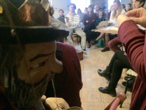 Loutka Krále rebelů se stala součástí hry Václava Havla Anděl strážný v kavárně AlterNativa