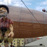 Vzducholoď Gulliver přivítala poprvé na svém letu krále rebelů a dobrodruhů