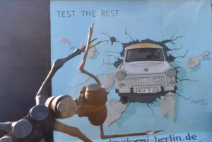 Železní mravenci prospektoři se orosili, když se na obzoru objevil plastový TRABANT